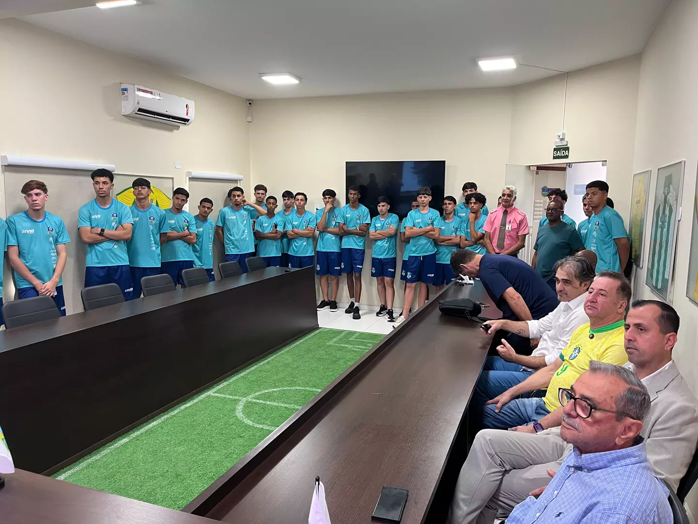 Presidente da FFER recebe jogadores das seleções de Rondônia e Acre